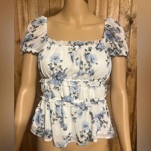 Mi ami , very cute floral on/off shoulder crop top sz M